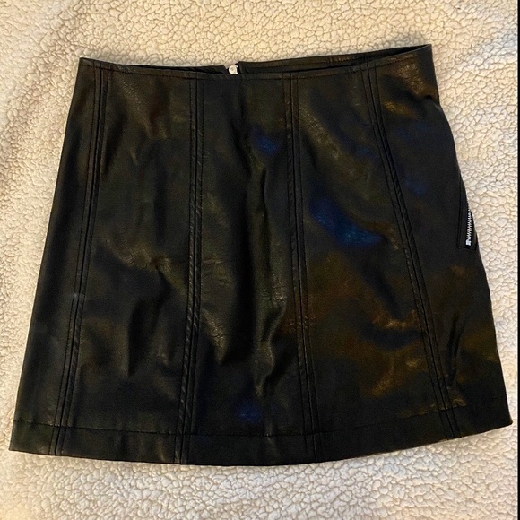 FAUX black leather Skirt with Zippers - Picture 2 of 5